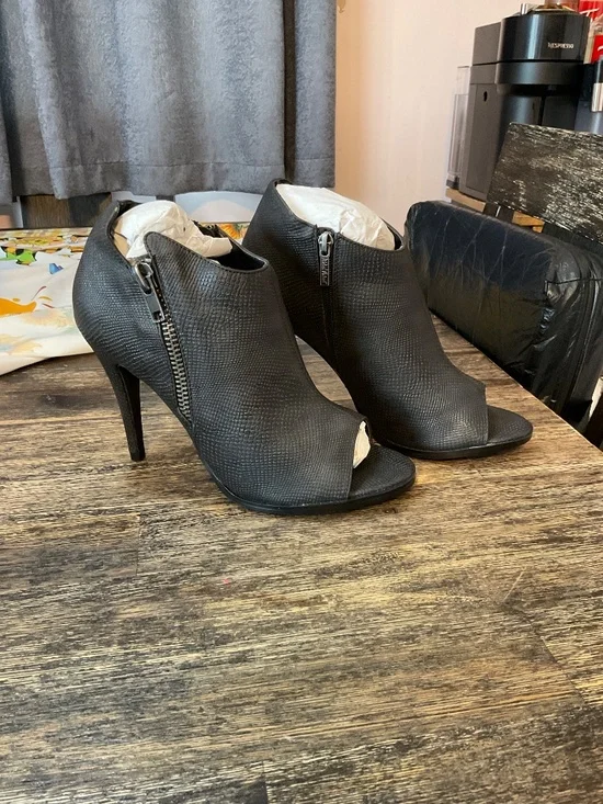 Open toe boots - Picture 2 of 2